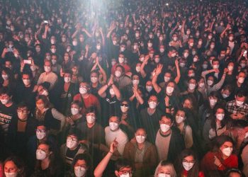Συναυλία – πείραμα στη Βαρκελώνη: 5.000 θεατές με rapid test και μάσκες