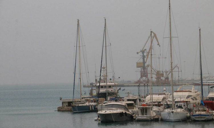 Καιρός τώρα: Με αφρικανική σκόνη η Τρίτη – Σε ποιες περιοχές θα βρέξει