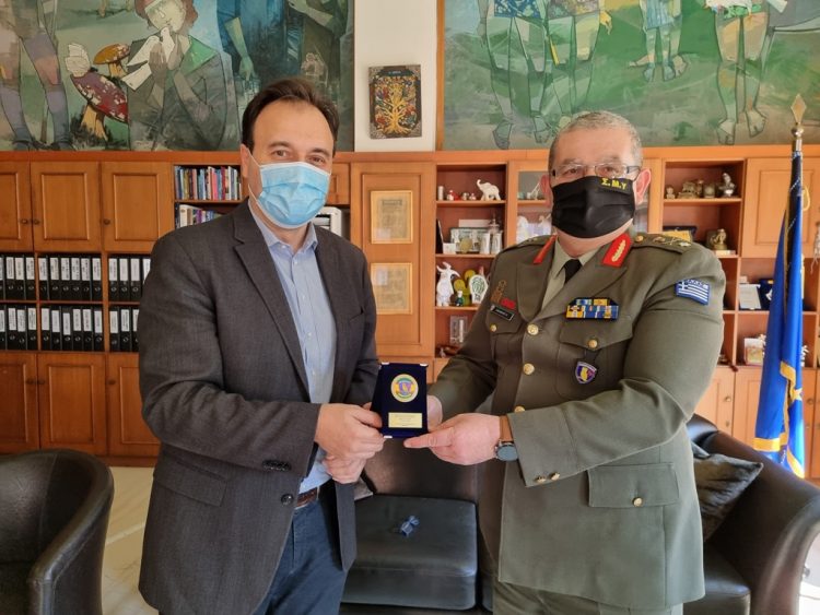 Στον Δήμαρχο Τρικκαίων ο νέος διοικητής της ΣΜΥ