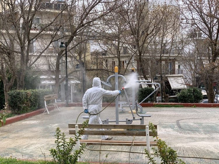 Απολύμανση κοινόχρηστων χώρων από τον Δήμο Μετεώρων