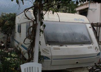 Δήμος Φαρκαδόνας-Παραδόθηκαν τροχόσπιτα σε σεισμόπληκτους-Προσπάθεια να έρθουν και άλλα