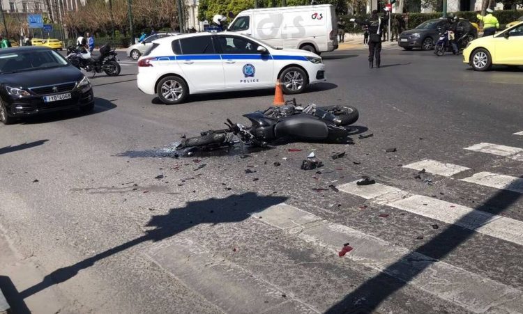 Τροχαίο στη Βουλή: Συγκλονίζει η μητέρα του άτυχου μοτοσυκλετιστή – Θα δωρίσουμε τα όργανά του