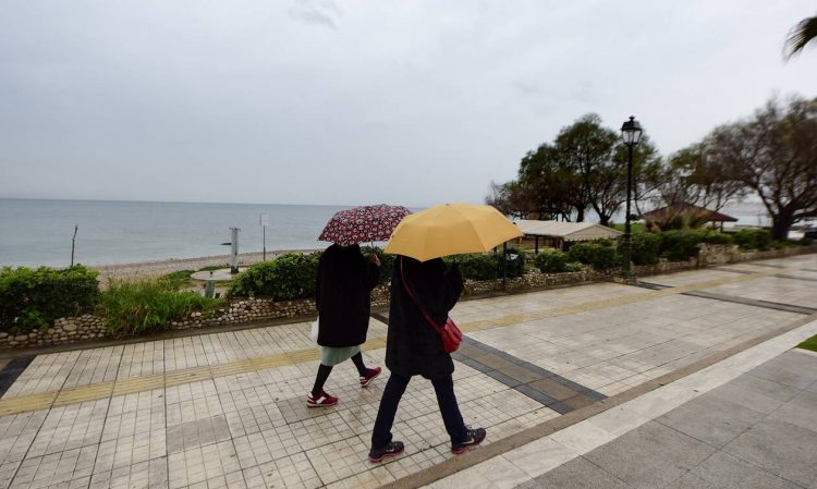 Διήμερο κακοκαιρίας με βροχές και πτώση της θερμοκρασίας – Τι θα συμβεί την Καθαρά Δευτέρα