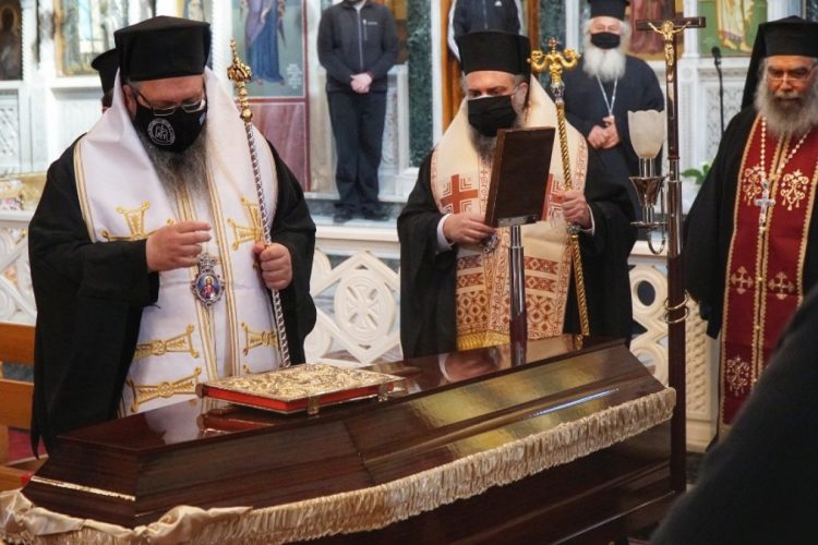 Το τελευταίο αντίο στον μακαριστό αρχιμανδρίτη Διονύσιο Χουρμουζιάδη