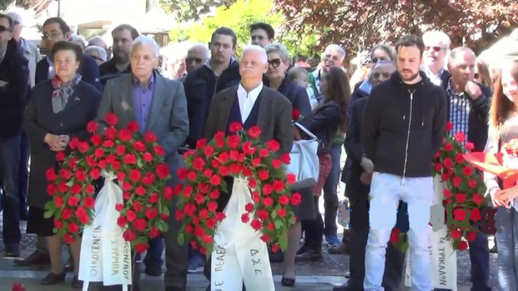 Οι αγωνιστές Εθνικής Αντίστασης αποχαιρετούν τον Λεωνίδα Γούλα