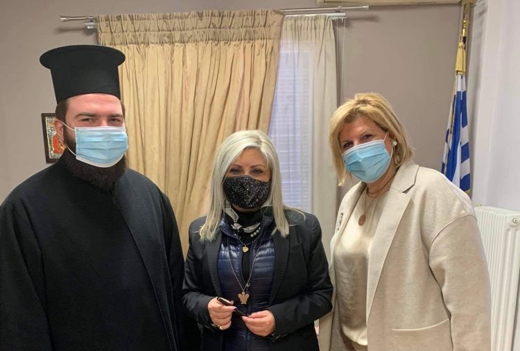 Επίσκεψη του Πρωτοσύγκελλου της Μητρόπολης Τρίκκης και Σταγών με την διευθύντρια Δ.Ε.Τρικάλων