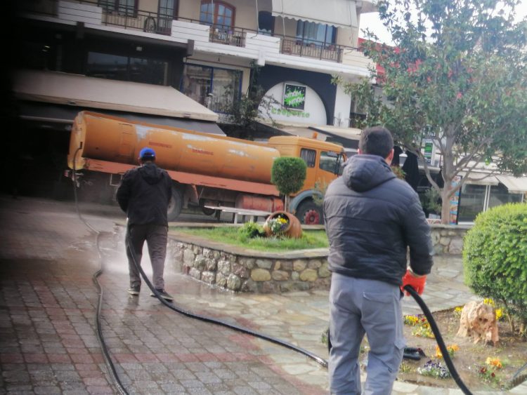 Συνεχίζεται η καθαριότητα των κοινόχρηστων χώρων στην Καλαμπάκα