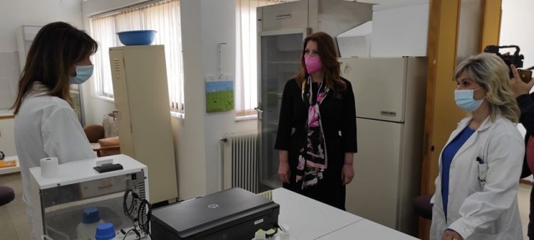 Το Κέντρο Υγείας Φαρκαδόνας επισκέφθηκε η Βουλευτής Τρικάλων Κατερίνα Παπακώστα