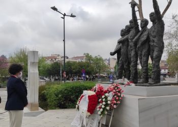 Ο Δήμος Τρικκαίων απέτισε φόρο τιμής στους 5 ΕΠΟΝίτες