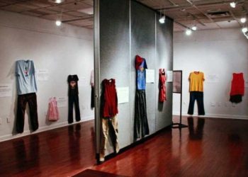 Έκθεση με ρούχα θυμάτων βιασμού: «Τι φορούσες;»