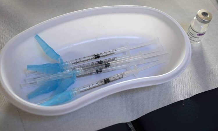 Εμβολιασμοί: Ποιες ηλικιακές ομάδες ακολουθούν – Τι ισχύει για τους 30αρηδες