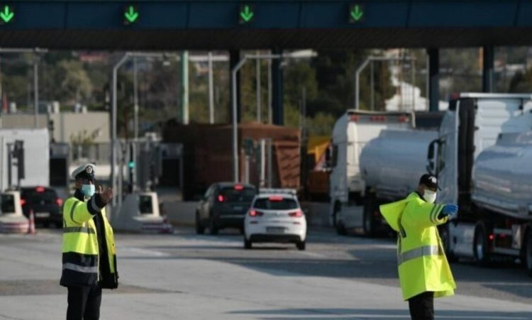 «Πάω στην Καλαμάτα να αγοράσω λάδι» είπε πολίτης σε μπλόκο της τροχαίας στα διόδια (vid)