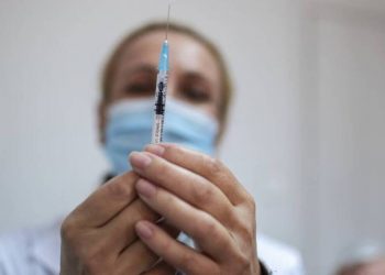 Εμβολιασμοί: Ανοίγει σήμερα η πλατφόρμα για την ηλικιακή ομάδα 50-54 ετών