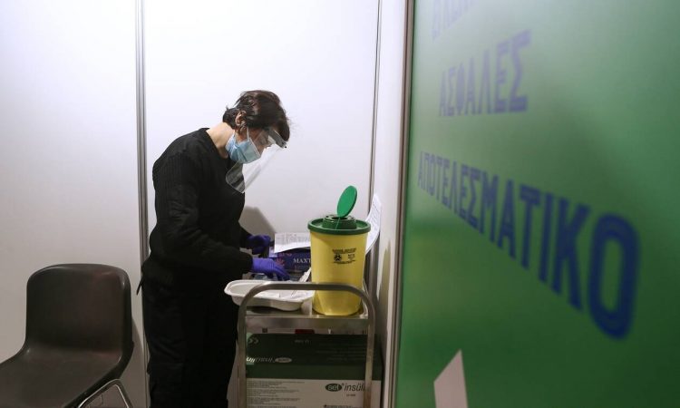 Εμβολιασμός: Πότε ανοίγει η πλατφόρμα για τους κάτω των 30