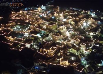 Επιτάφιος στη Σαντορίνη: Ο πιο όμορφος και ιδιαίτερος επιτάφιος της χώρας