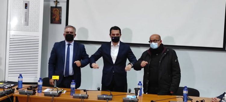 Ανακοινώθηκε από τον Υπουργό Περιβάλλοντος και Ενέργειας Κώστα Σκρέκα εγκατάσταση δικτύου φυσικού αερίου σε σύσκεψη στο Δημαρχείο Φαρκαδόνας