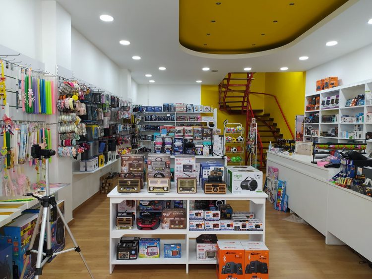 Έξυπνα δώρα και πρωτότυπα gadget & toys στη νέα του διεύθυνση, στην οδό Καραϊσκάκη 32