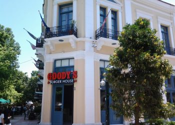 Εικόνες απο τη Μ. Δευτέρα το βράδυ στα Τρίκαλα (φωτό)