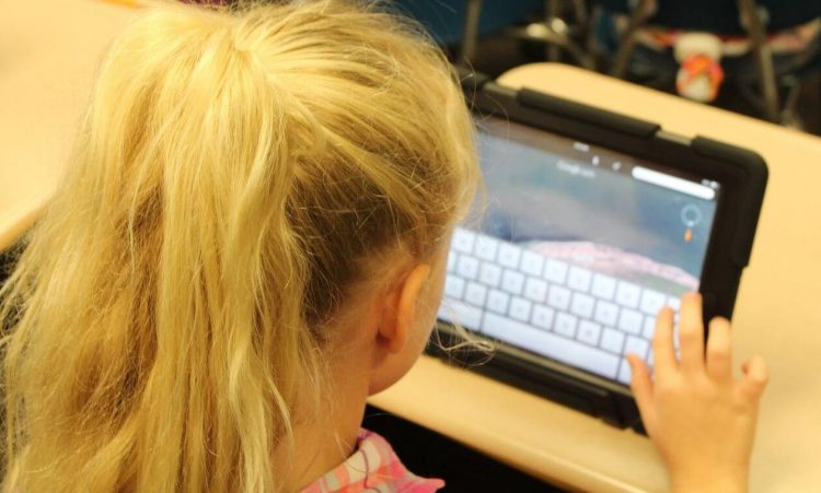 Voucher 200 ευρώ για laptop και tablet: Πότε ανοίγει η πλατφόρμα – Πώς θα κάνετε αίτηση