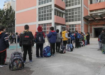 Σχολεία: Πότε και ποια ανοίγουν πρώτα – Ο ρόλος των self test που θα γίνονται κάθε Δευτέρα