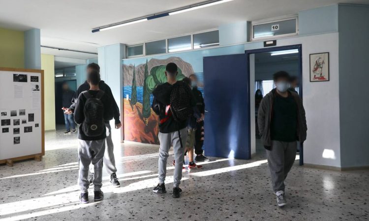 Σχολεία: Πότε θα ολοκληρωθεί το διδακτικό έτος – Τι θα γίνει με τις προαγωγικές εξετάσεις