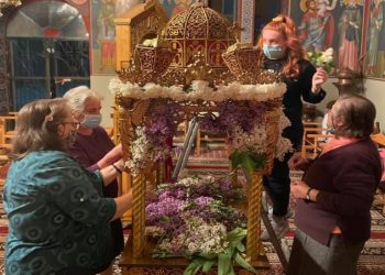 Στα χωριά των Τρικάλων εξακολουθούν να στολίζουν τους επιταφίους όπως παλιά-Φωτό από το Ματονέρι