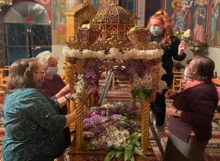 Στα χωριά των Τρικάλων εξακολουθούν να στολίζουν τους επιταφίους όπως παλιά-Φωτό από το Ματονέρι