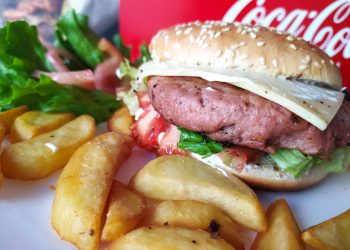 Meatless burger, φαλάφελ, καλαμάρια και πολλές άλλες ξεχωριστές νηστίσιμες γεύσεις από τις “Όρνιθες εις την πυράν”