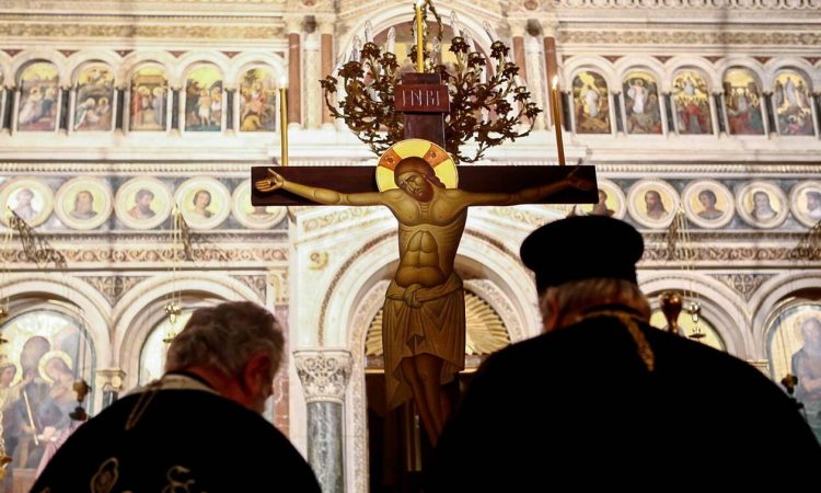 Μεγάλη Πέμπτη – Ακολουθία των Αγίων Παθών: «Σήμερον κρεμάται επί ξύλου ο εν ύδασι την γην κρεμάσας»