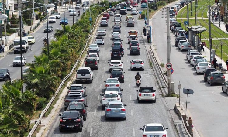 Μετακίνηση από δήμο σε δήμο: Τι αλλάζει από σήμερα με τον κωδικό 6 στο SMS 13033