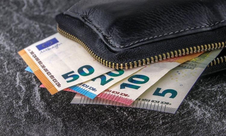 ΟΠΕΚΑ: Νωρίτερα θα πληρωθούν τα επιδόματα και οι παροχές- Δείτε την ημερομηνία
