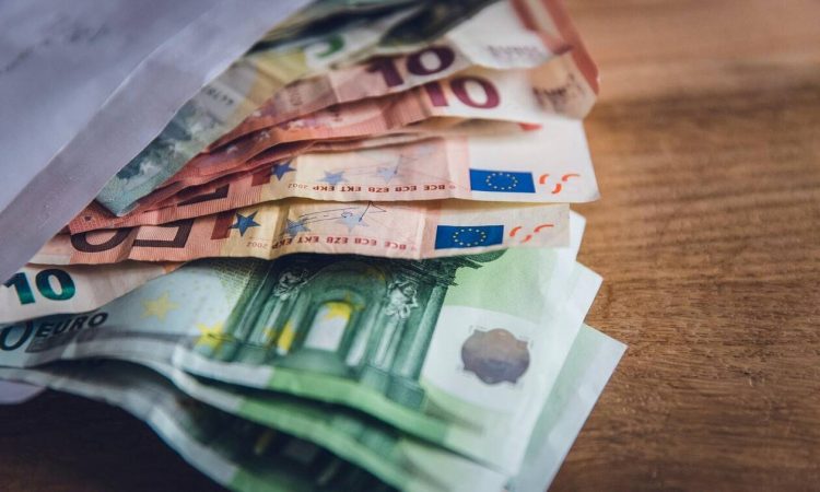 Δώρο Πάσχα 2021: Πότε θα γίνει η καταβολή – Δείτε το πόσο που δικαιούστε