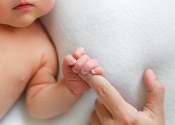 Πώς επηρεάζει η μέθοδος τοκετού την οπτική αντίληψη του παιδιού