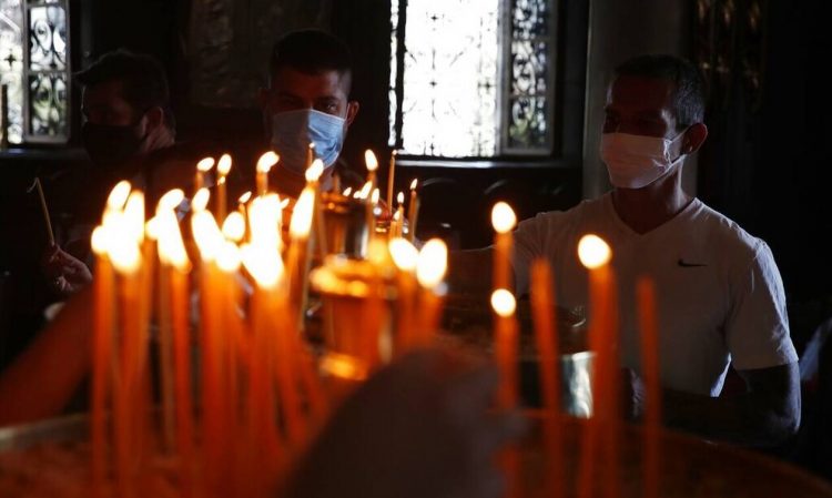 «Κλείδωσε» το Πάσχα: Έτσι θα γιορτάσουμε – Τι ώρα θα γίνουν Επιτάφιος, Ανάσταση – Πού θα ψήσουμε