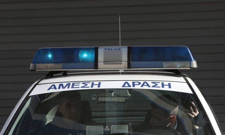 Βύρωνας: Γυναίκα έριξε πετρέλαιο σε κορίτσια που έπαιζαν κάτω από το σπίτι της