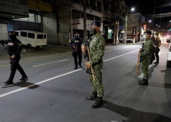 Φιλιππινέζος πέθανε από 300 βαθιά καθίσματα γιατί παραβίασε την απαγόρευση κυκλοφορίας