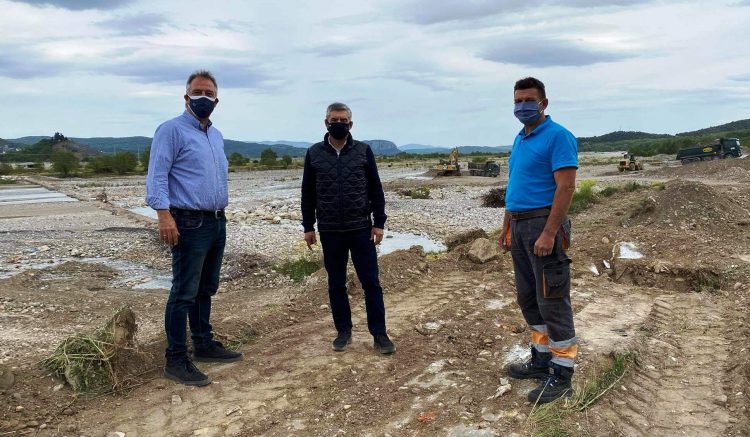 Στα αντιπλημμυρικά έργα στη Διάβα Αγοραστός – Μιχαλάκης