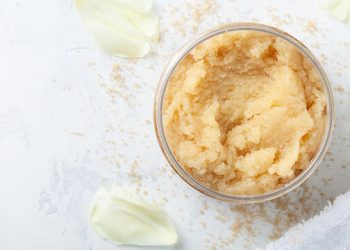 Πανεύκολο scrub με δύο μόνο υλικά