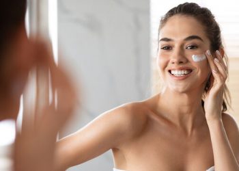 Φτιάξτε μόνες σας αντιρυτιδική κρέμα ματιών