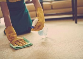 9 Τρόποι για να καθαρίσετε οποιονδήποτε λεκέ από το χαλί σας