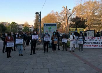 Δυναμική κινητοποίηση μετά μουσικής από υγειονομικούς και εργαζόμενους
