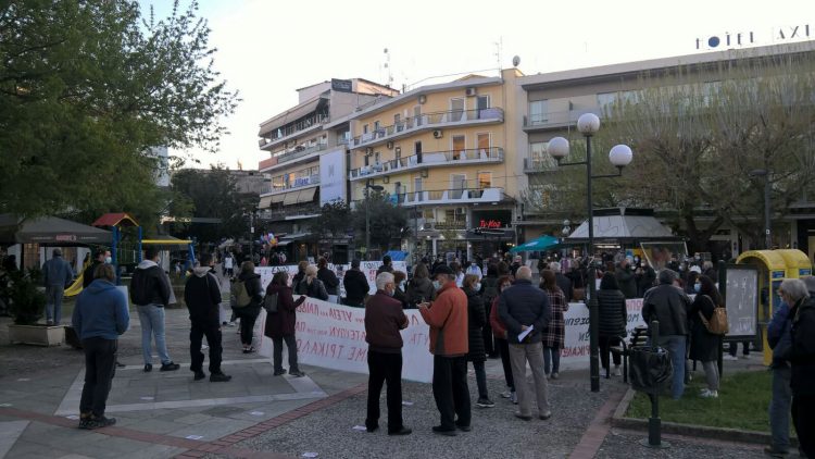 Δυναμική κινητοποίηση μετά μουσικής από υγειονομικούς και εργαζόμενους