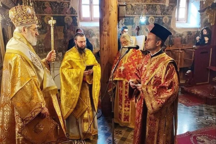 Στην ιδιαίτερη πατρίδα του τα Τρίκαλα η χειροτονία του νέου κληρικού της μητρόπολης Τριπόλεως της Λιβύης π. Σπυρίδωνα Σπύρου