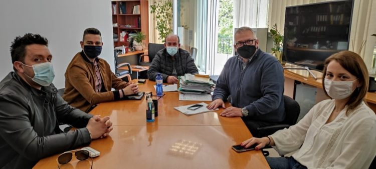 Δήμος Φαρκαδόνας-Υπογράφηκε η σύμβαση έργων αναμόρφωσης πλατειών και πολιτιστικής κληρονομιάς