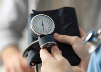 Ανεβασμένη πίεση: 5 «ύπουλες» ΚΑΙ άγνωστες αιτίες που πιθανώς αγνοείτε