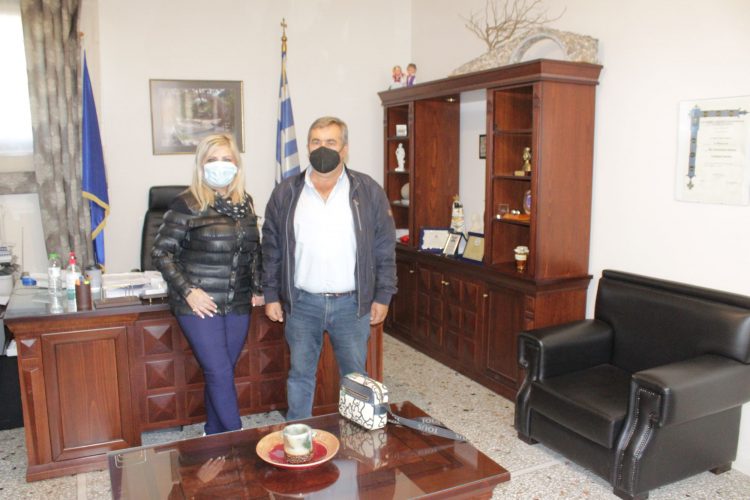 Επίσκεψη διευθύντριας Β/θμιας εκπαίδευσης στον Δήμαρχο Πύλης
