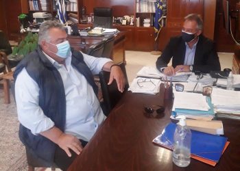 Τοποθέτηση νέου συνθετικού τάπητα στο γήπεδο της Πηγής