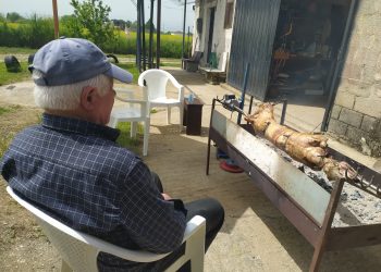 Υπαίθρια ψησταριά θύμιζε η πόλη των Τρικάλων-Σούβλισμα στο κλεινόν άστυ για πολλούς Τρικαλινούς