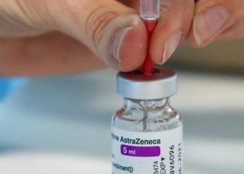 Συμπτώματα AstraZeneca: Τι σημαίνει αν δεν ανεβάσεις πυρετό μετά το εμβόλιο