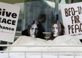 Bed In: Η πιο διάσημη αντιπολεμική διαμαρτυρία από τον John Lennon και τη Yoko Ono